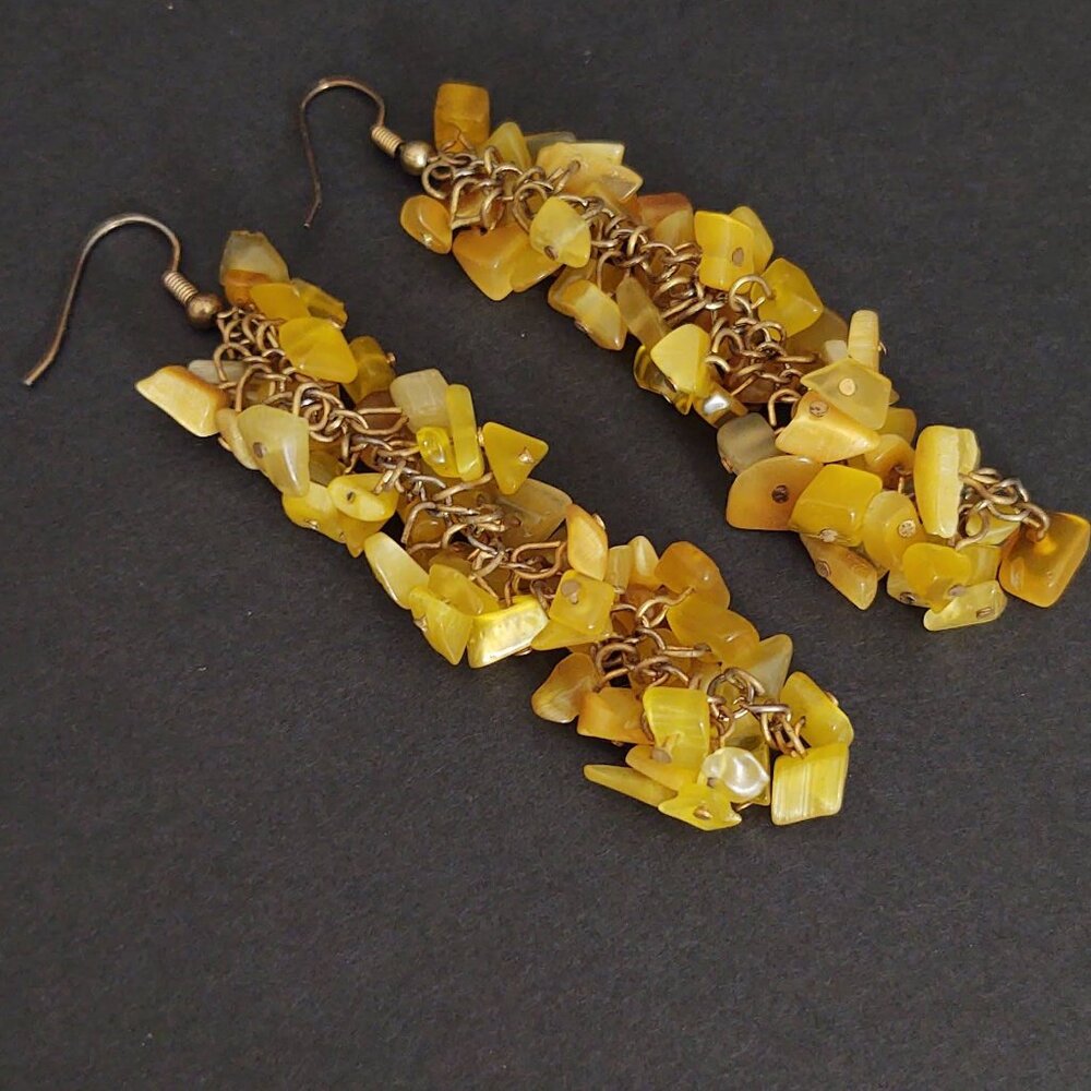 Shades of yellow glass chip dangle earrings - Picture 7 of 9